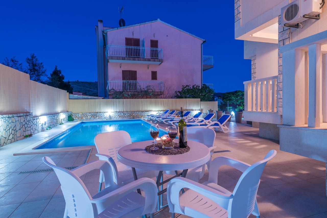 Apartments Pralija زابوريتش المظهر الخارجي الصورة